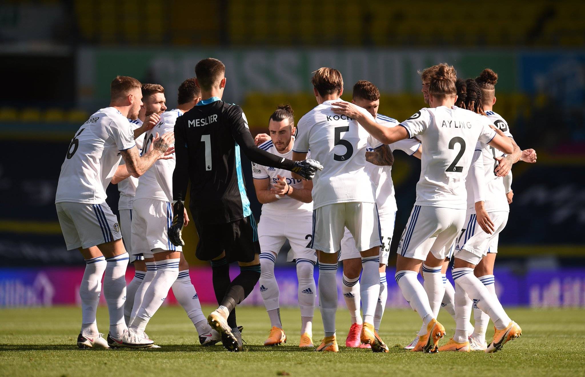 老鹰官方：麦基右眼受伤，赛前决定是否出战今日对阵36人（老鹰伤情更新：麦基右眼受伤，今日对阵36人能否出战将于赛前评估）